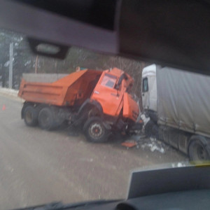 Во Владимирской области самосвал столкнулся с фурой