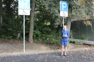 В Александрове чиновники «забили» на просьбу женщины создать парковку для инвалидов