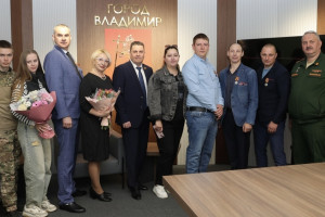 Во Владимире бойцов СВО наградили медалями «За отвагу» и «За храбрость»