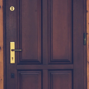 Во Владимирской области спасатели помогли пенсионерке выбраться из запертой квартиры