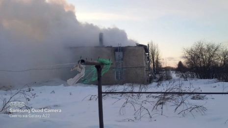 Спасенными на мощном пожаре в селе под Юрьев-Польским оказались девушка с младенцем