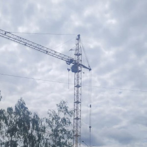 В Коврове рядом с детсадом работал неисправный башенный кран