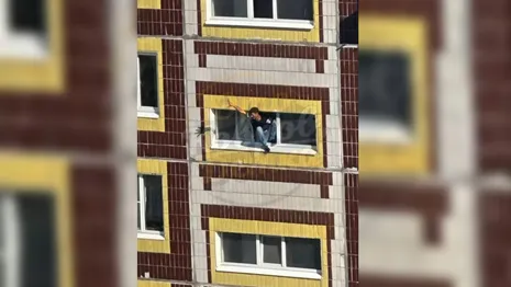 В Коврове мужчина выпал из окна многоэтажки