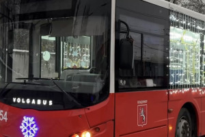 По Владимиру начал курсировать новогодний автобус