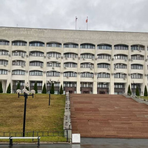 Во Владимире у Белого дома поставят шлагбаумы