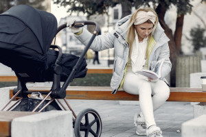 Во Владимире 4-месячная малышка сломала череп при падении из коляски