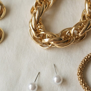 В Вязниках «гадалка» развела 23-летнюю девушку на золотые украшения