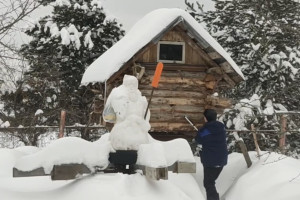 Во Владимирской области заметили избушку на курьих ножках