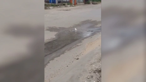 Во Владимире из-под асфальта забил «гейзер»