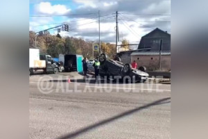 Под Александровом автомобиль перевернулся на крышу после ДТП