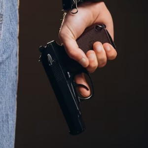 Житель Вязников подделал документы ради получения пистолета