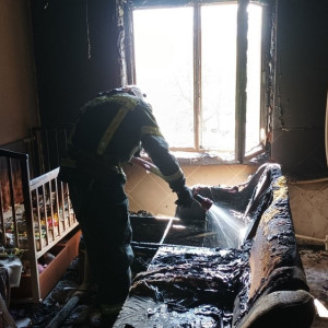 Мать и годовалый малыш пострадали при пожаре в Оргтруде
