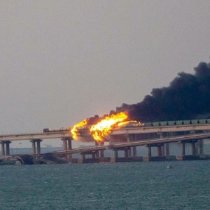 Пожар на Крымском мосту начался из-за подрыва грузового автомобиля 