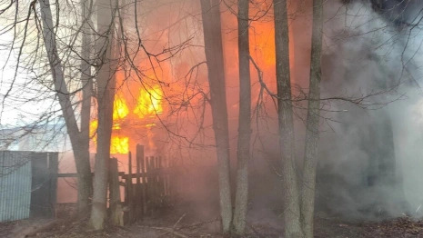 В Карабаново загорелся барак
