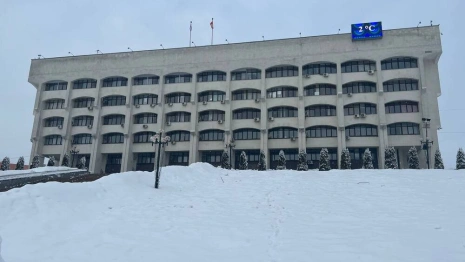 Электрик умер при монтаже новогодних украшений у Белого дома во Владимире