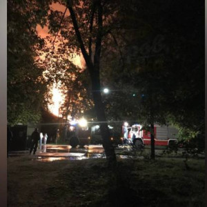 Во Владимирской области мощнейший пожар охватил дом: появилось видео