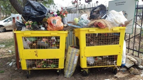 Кладбище «Улыбышево» во Владимире утонуло в мусоре в преддверии Пасхи