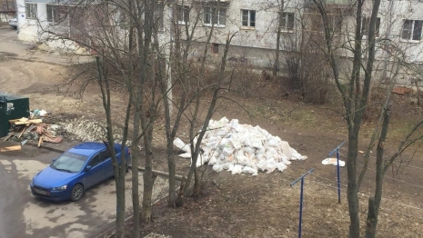 Во владимирском дворе похоронили строительный мусор