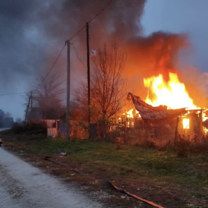 Полицейский из Юрьев-Польского помог потушить пожар в частном доме