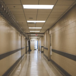 Во Владимирской области главврач ЦРБ прокомментировал видео с червями в одеяле 