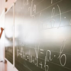 Средняя зарплата школьных учителей во Владимирской области составила 41,8 тыс. рублей