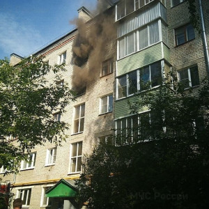 Мощный пожар в пятиэтажке Коврова спровоцировал холодильник 