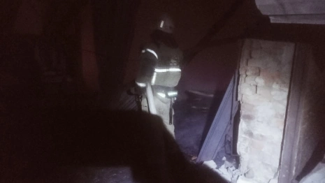 Во владимирском поселке загорелось деревообрабатывающее предприятие