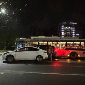 Во Владимире столкнулись 2 иномарки и троллейбус