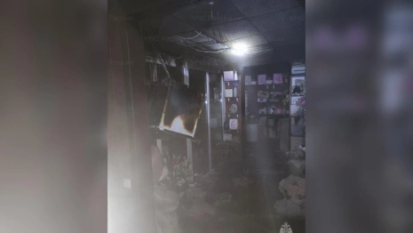 На проспекте Строителей во Владимире загорелся цветочный магазин