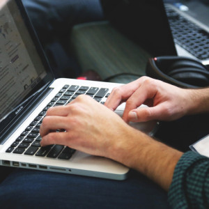 Житель Владимира перевел мошенникам 100 тысяч за фантомную машину