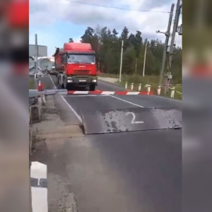 Жители Гусь-Хрустального час ждали открытия железнодорожного переезда