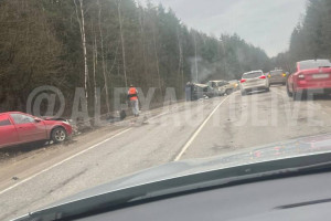 Во Владимирской области в лобовую столкнулись две легковушки