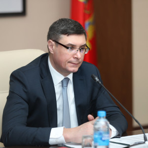 Детский омбудсмен посоветовала повесить портрет губернатора в одной из школ Владимира  