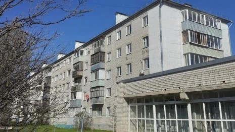 В Коврове мужчина едва не выпал с балкона 5-го этажа