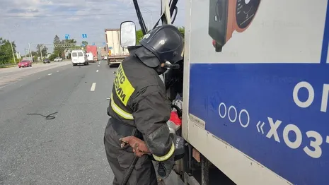 Во Владимирской области водителя грузовика зажало в кабине после ДТП