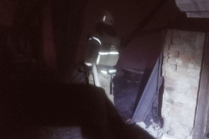 Во владимирском поселке загорелось деревообрабатывающее предприятие