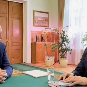 Известный блогер пообещал купить машину для бойцов СВО после поездки на Ferrari по набережной