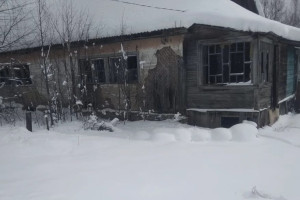 В Александрове чиновники «забили» на живущую в разваливаемся доме семью