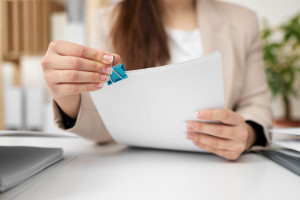 В Александрове женщина получила по поддельным документам 300 тысяч