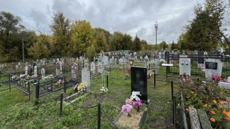 В Муромском районе кладбище завалили мусором