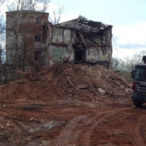 В Коврове чиновников через суд заставили снести аварийный дом