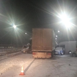 Мертвая пробка под Покровом выросла из-за ДТП с 7 машинами