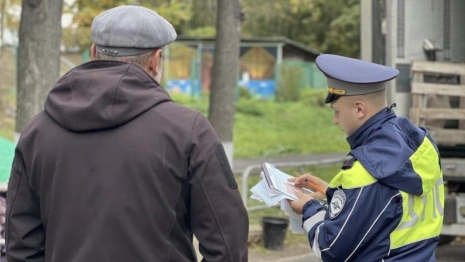 Во Владимире накрыли троих нелегальных торговцев фруктами