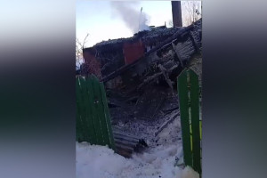 «Вошла в комнату, горел матрас». Многодетная семья из Владимира лишилась дома из-за пожара