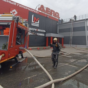 Во Владимире загорелся мебельный магазин