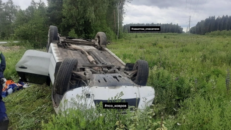 Под Ковровом женщина застряла в перевернувшейся машине