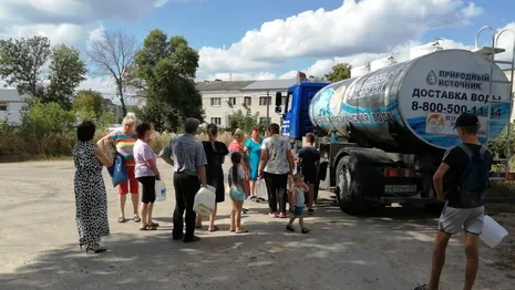 Жителям райцентра Владимирской области начали бесплатно раздавать воду