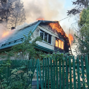 Во Владимирской области сгорели баня и хозпостройки