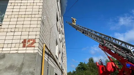 В Вязниках из горящей комнаты спасли четверых взрослых и ребенка