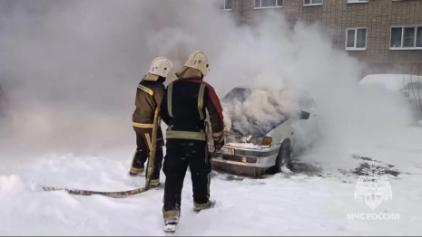 Во Владимире загорелся припаркованный у дома «ВАЗ»